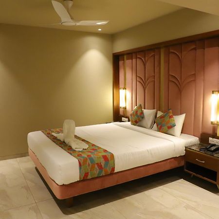Le Vivanta Virār Buitenkant foto