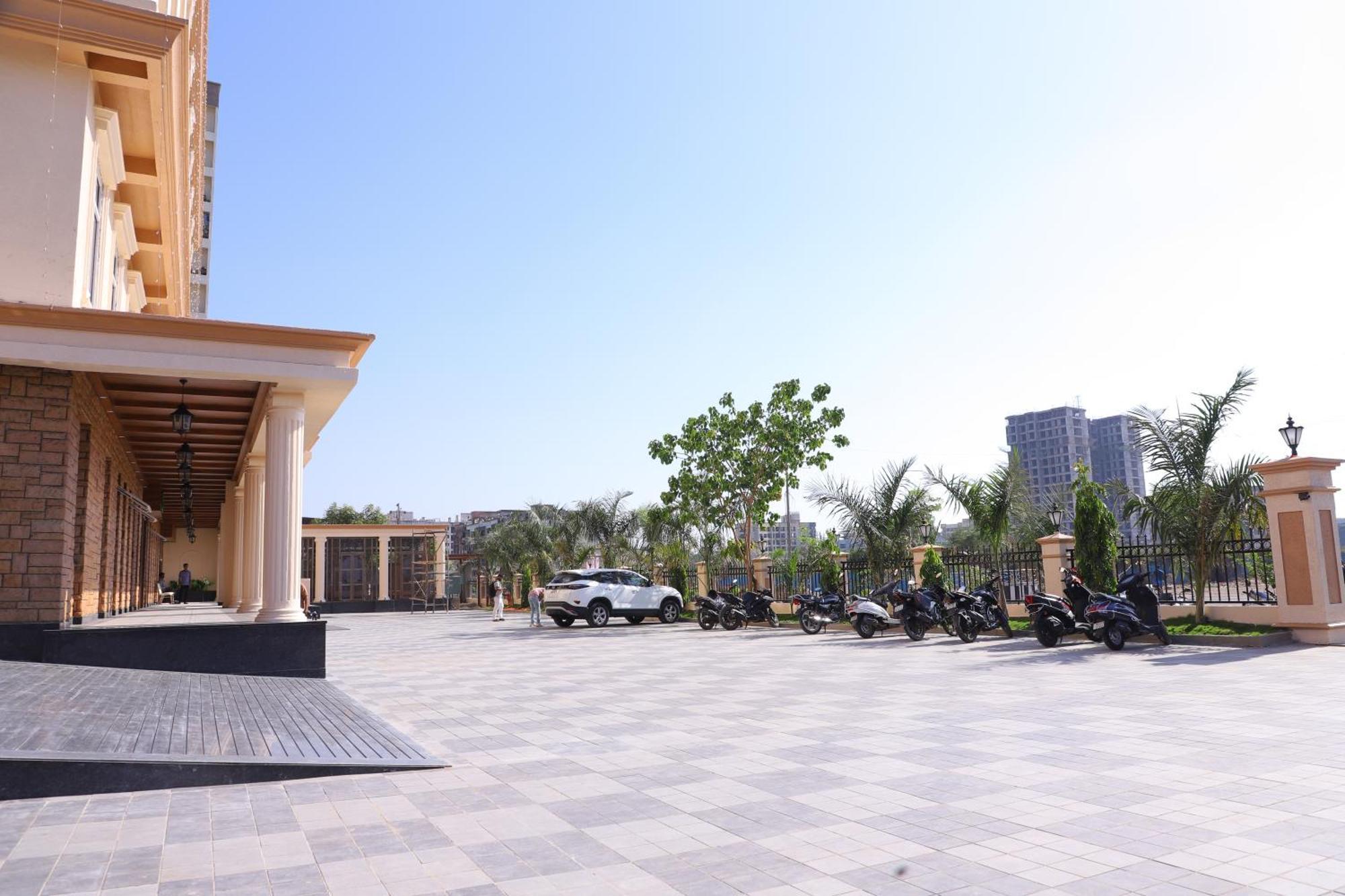 Le Vivanta Virār Buitenkant foto
