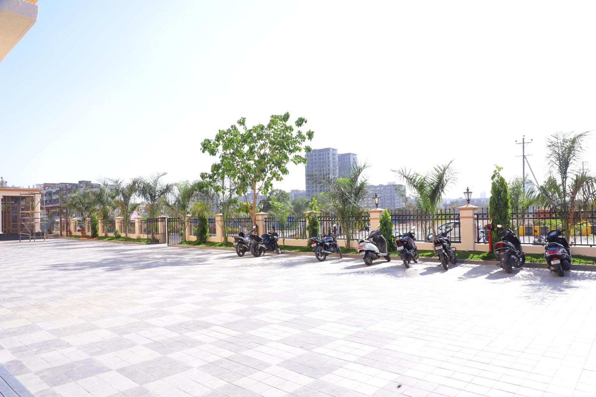 Le Vivanta Virār Buitenkant foto