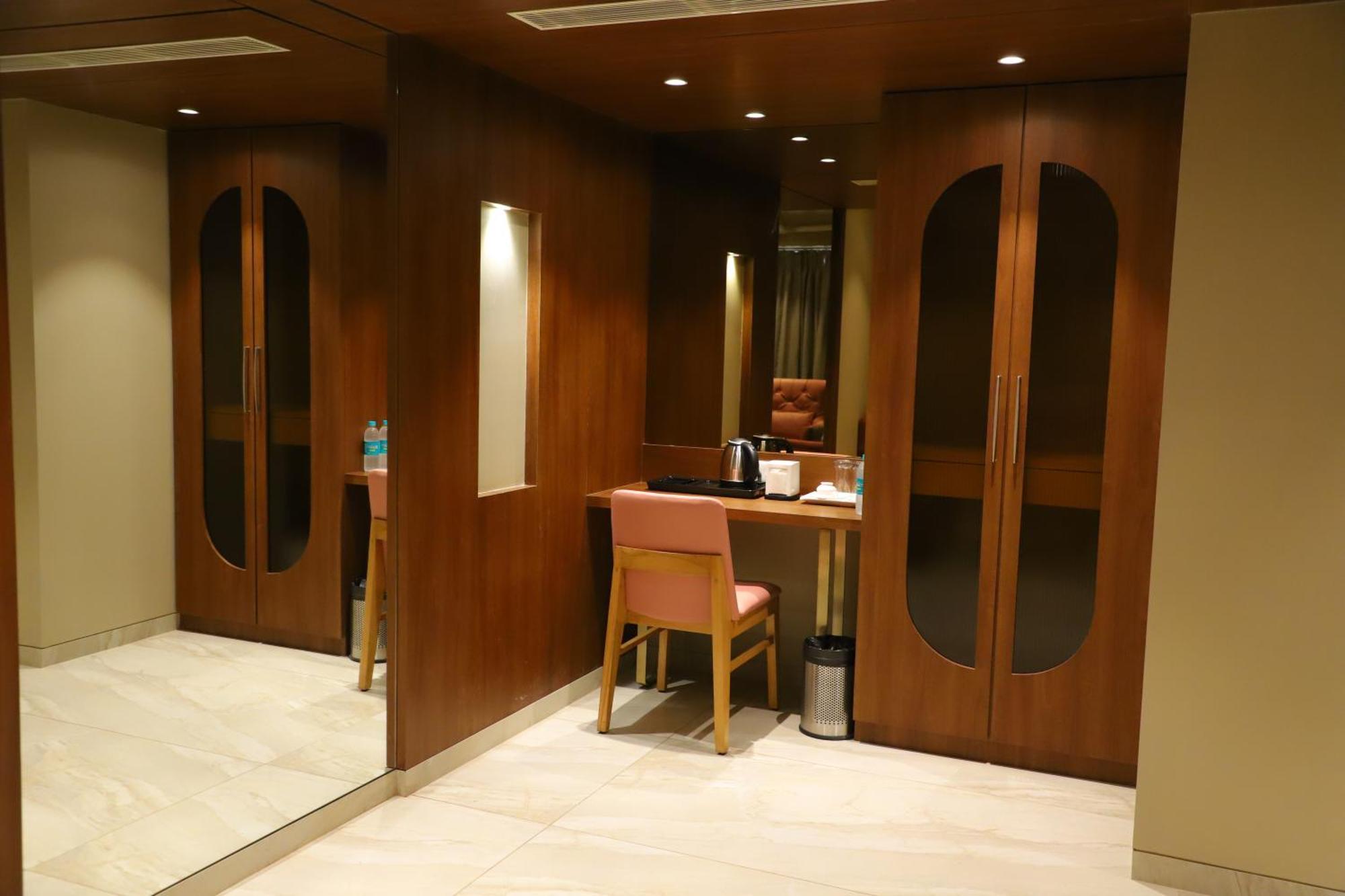 Le Vivanta Virār Buitenkant foto